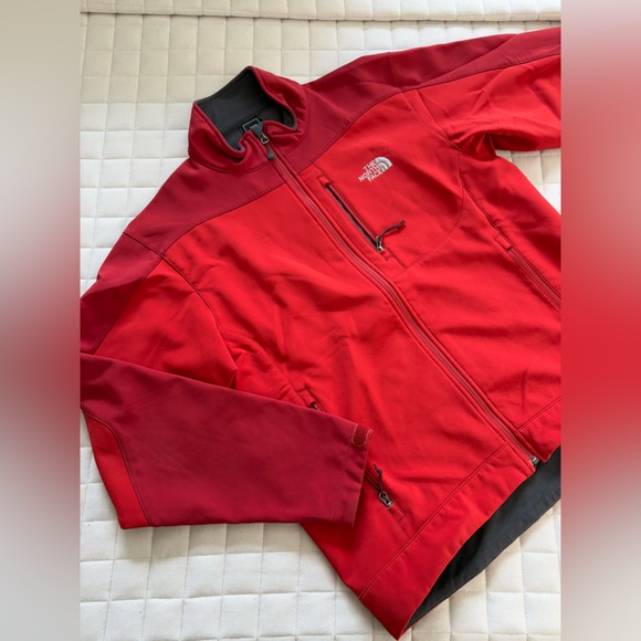 The North Face Men’s Vibrant Red Softshell Fleece Jacket - Picture 1 of 9